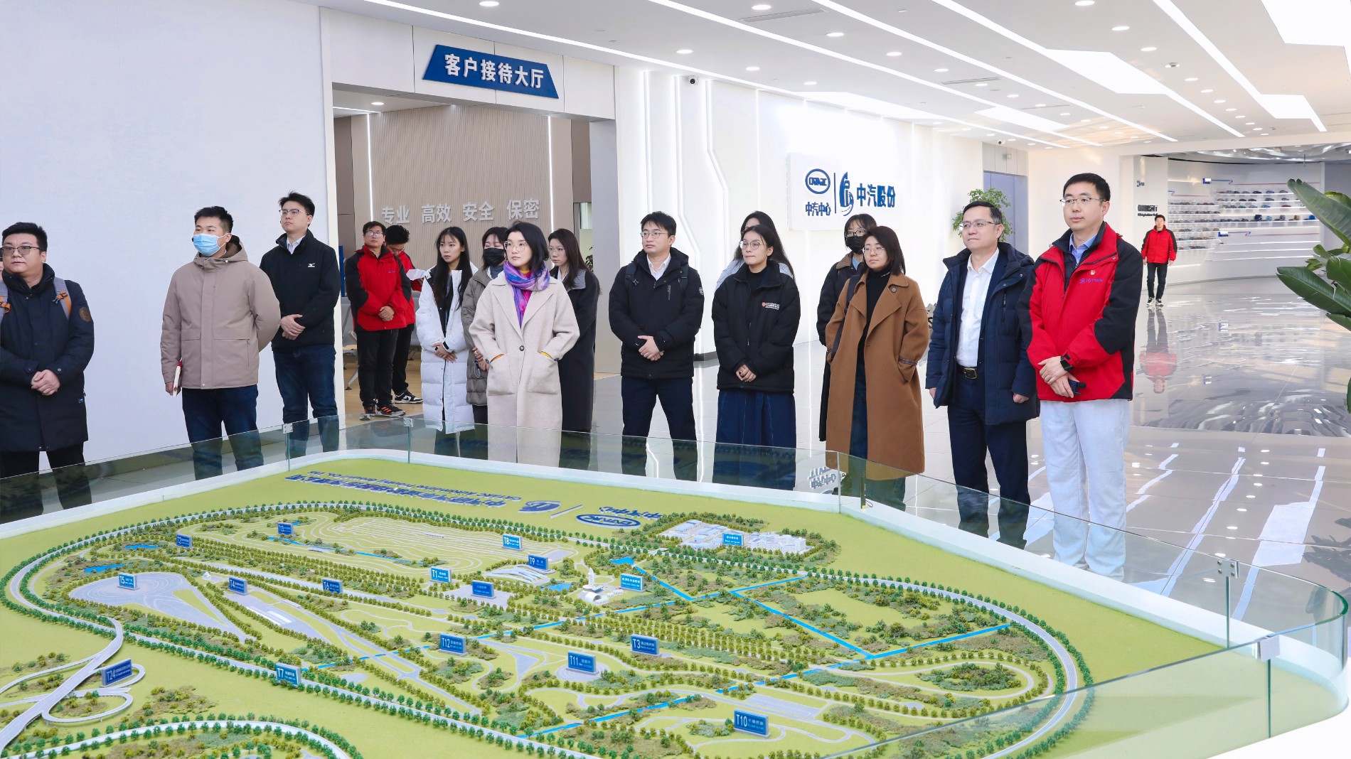 参观1.jpg